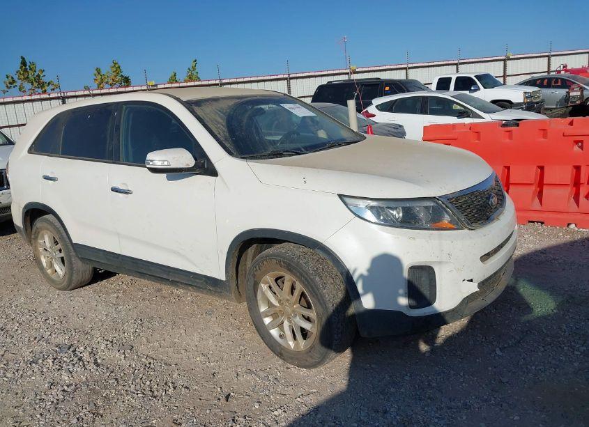 2015 Kia Sorento LX (VIN 5XYKT3A66FG619130) main photo