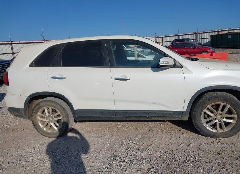 Photo 13 of 2015 Kia Sorento LX (VIN 5XYKT3A66FG619130)