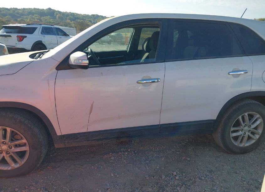 Photo 14 of 2015 Kia Sorento LX (VIN 5XYKT3A66FG619130)