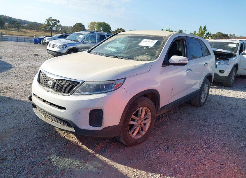 Photo 2 of 2015 Kia Sorento LX (VIN 5XYKT3A66FG619130)