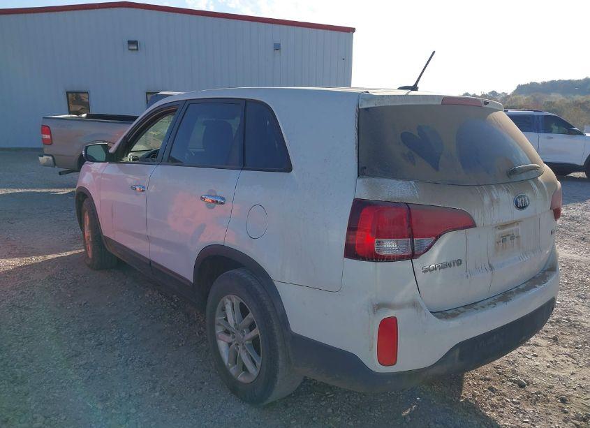 Photo 3 of 2015 Kia Sorento LX (VIN 5XYKT3A66FG619130)