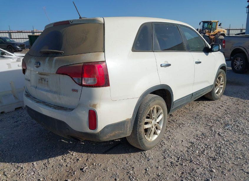 Photo 4 of 2015 Kia Sorento LX (VIN 5XYKT3A66FG619130)