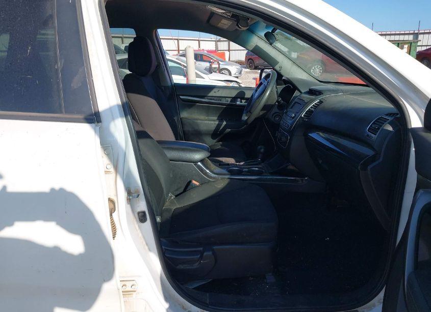 Photo 5 of 2015 Kia Sorento LX (VIN 5XYKT3A66FG619130)