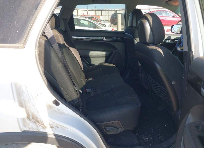 Photo 8 of 2015 Kia Sorento LX (VIN 5XYKT3A66FG619130)