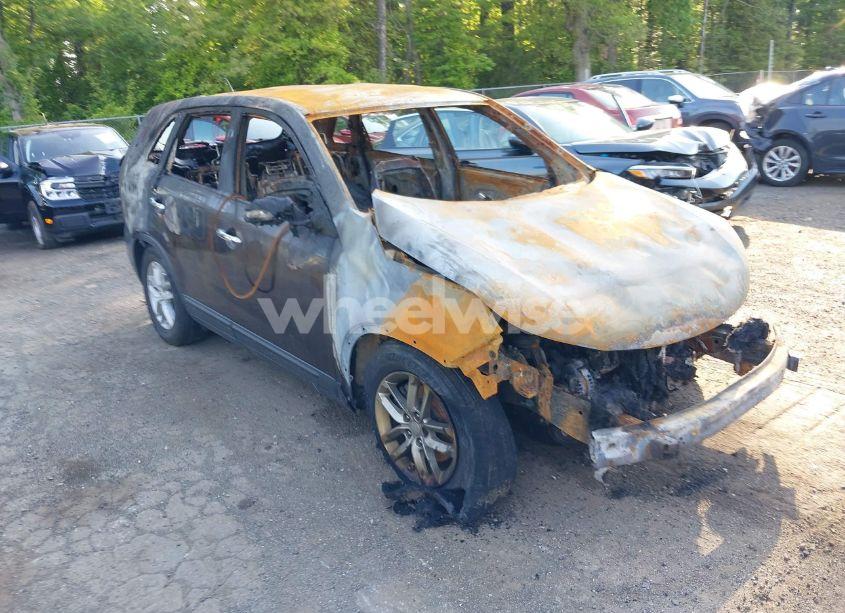 2015 Kia Sorento LX (VIN 5XYKT3A66FG619869) main photo