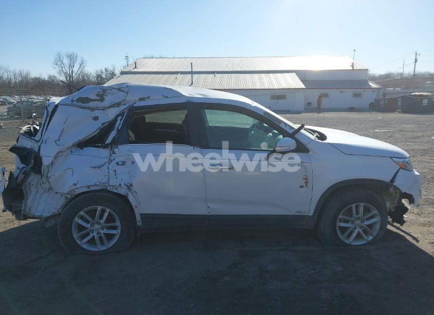 Photo 14 of 2015 Kia Sorento LX (VIN 5XYKT3A66FG626871)