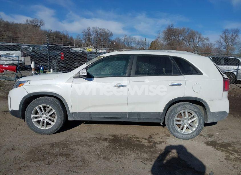 Photo 15 of 2015 Kia Sorento LX (VIN 5XYKT3A66FG626871)
