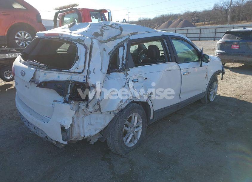 Photo 4 of 2015 Kia Sorento LX (VIN 5XYKT3A66FG626871)