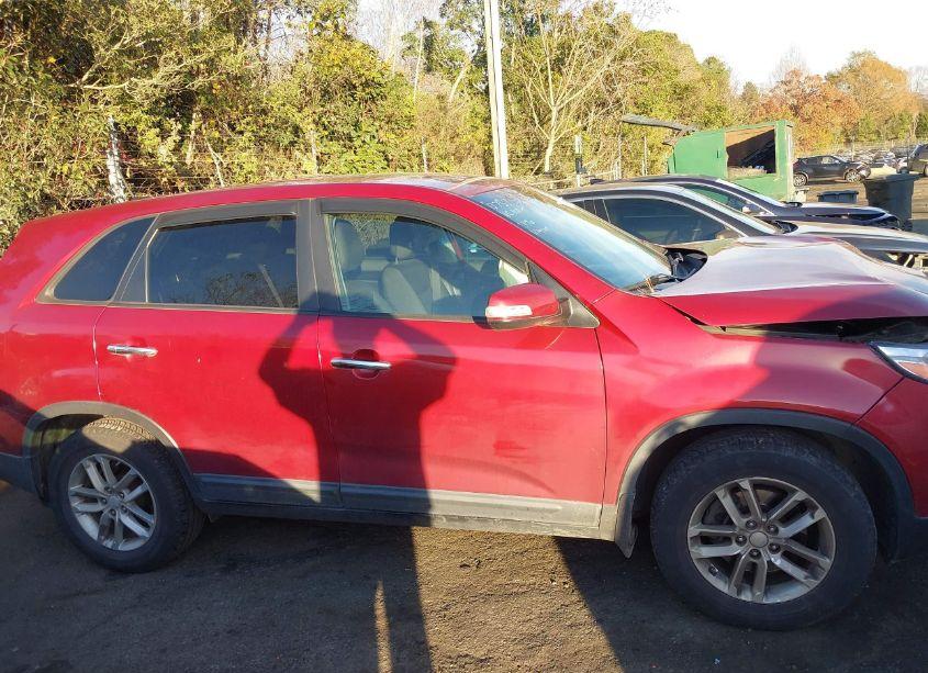 Photo 13 of 2015 Kia Sorento LX (VIN 5XYKT3A66FG629740)