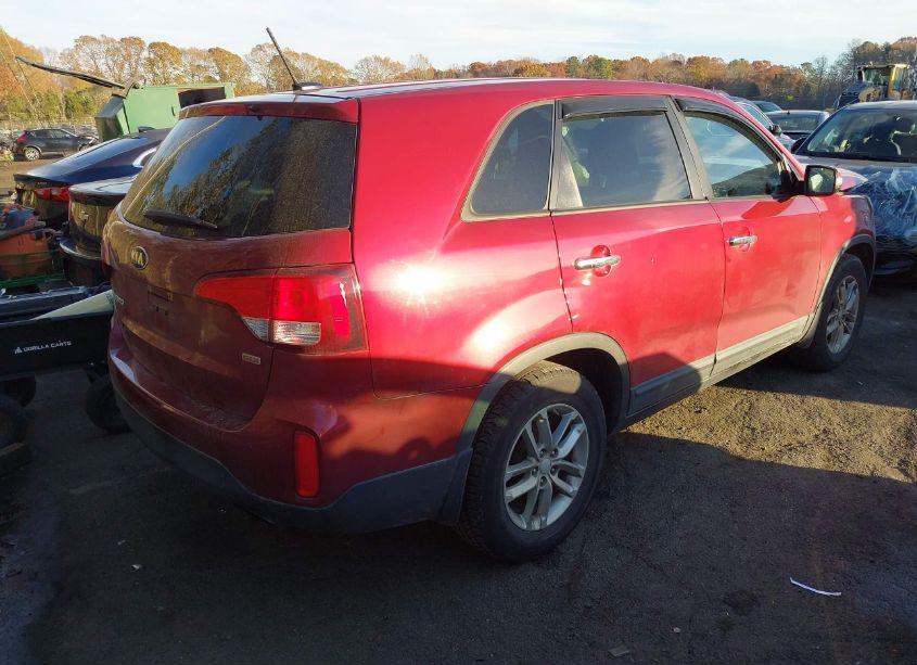 Photo 4 of 2015 Kia Sorento LX (VIN 5XYKT3A66FG629740)