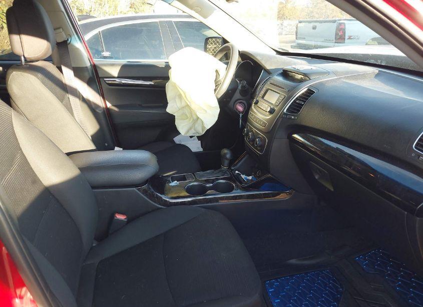 Photo 5 of 2015 Kia Sorento LX (VIN 5XYKT3A66FG629740)