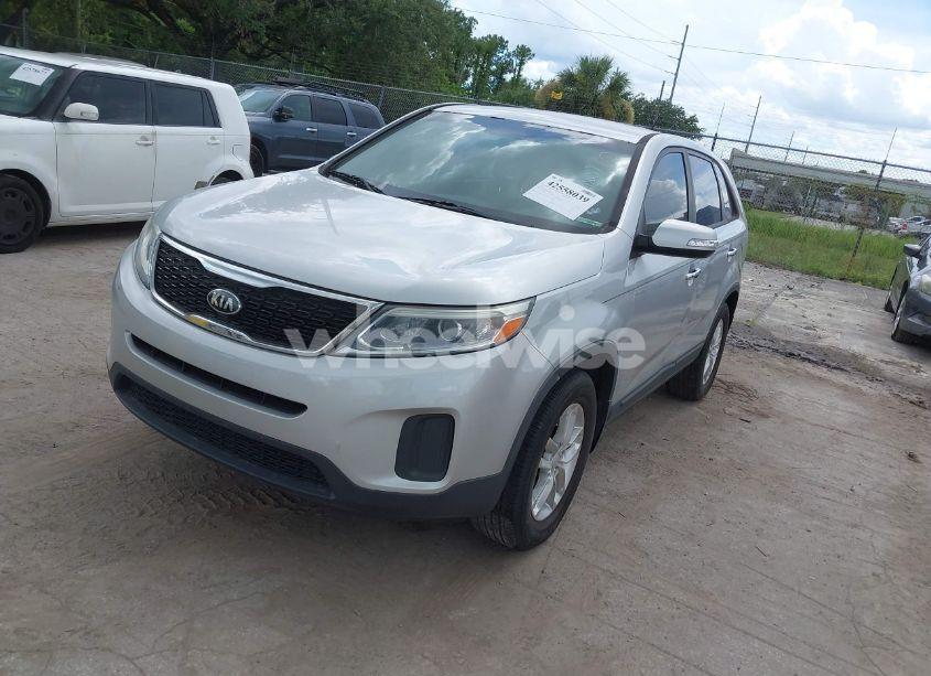 Photo 2 of 2015 Kia Sorento LX (VIN 5XYKT3A66FG630709)