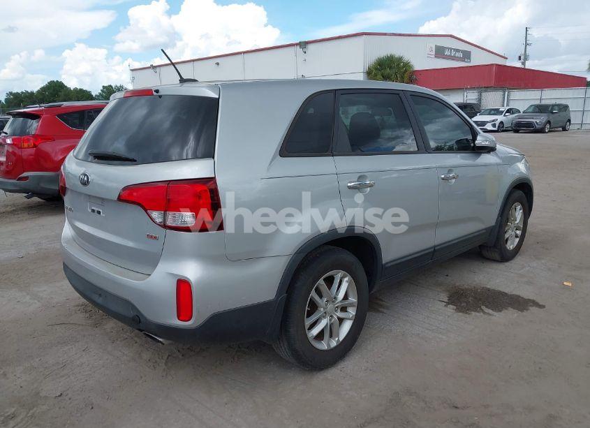 Photo 4 of 2015 Kia Sorento LX (VIN 5XYKT3A66FG630709)
