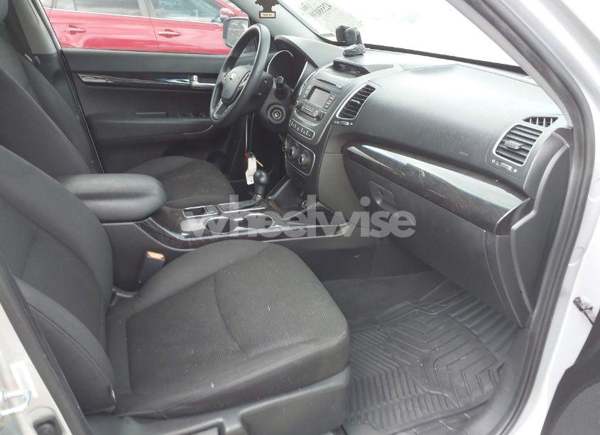 Photo 5 of 2015 Kia Sorento LX (VIN 5XYKT3A66FG630709)