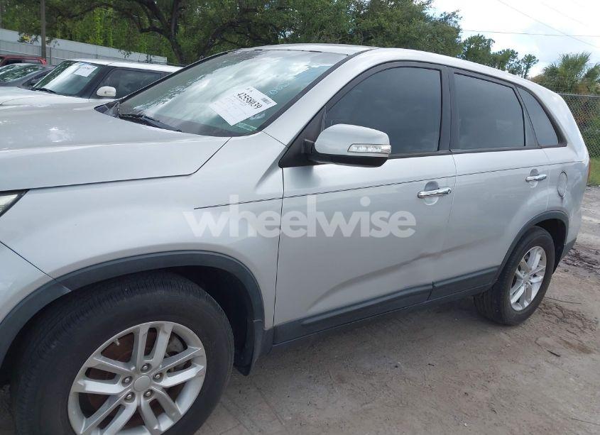 Photo 6 of 2015 Kia Sorento LX (VIN 5XYKT3A66FG630709)