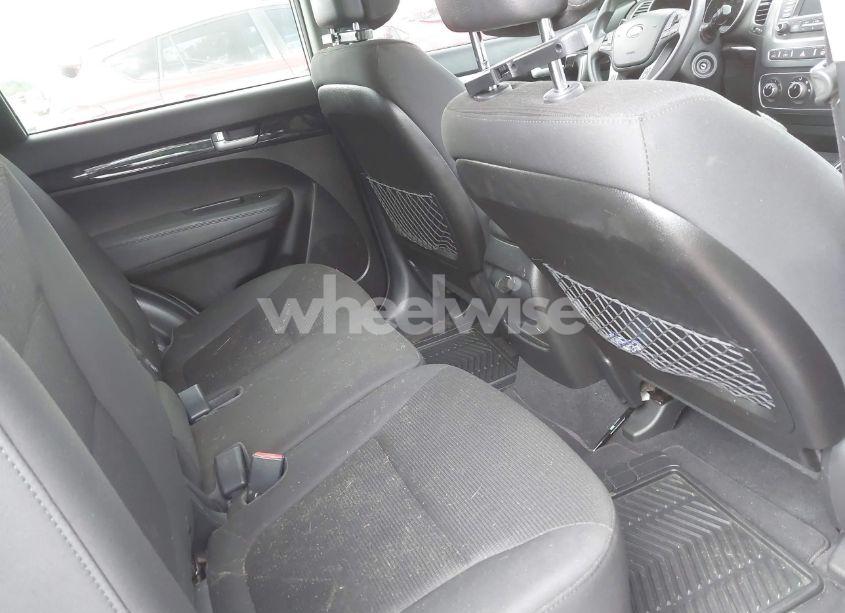 Photo 8 of 2015 Kia Sorento LX (VIN 5XYKT3A66FG630709)