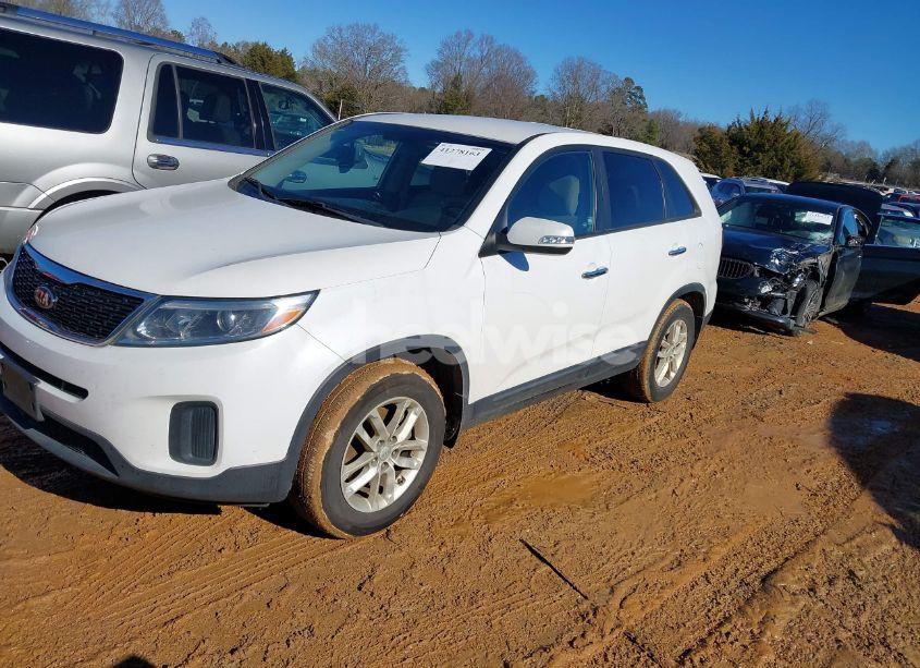 Photo 14 of 2015 Kia Sorento LX (VIN 5XYKT3A66FG655626)