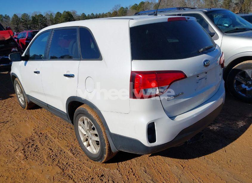 Photo 3 of 2015 Kia Sorento LX (VIN 5XYKT3A66FG655626)