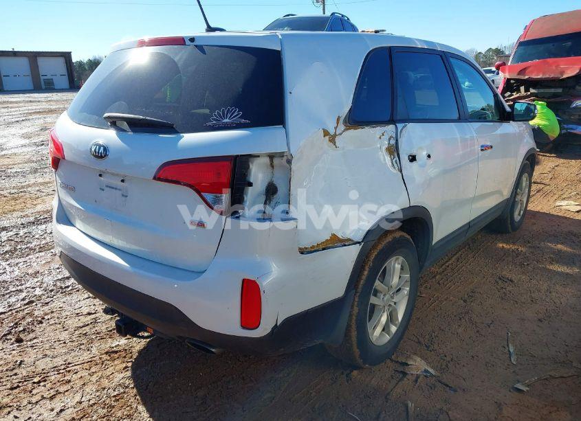 Photo 4 of 2015 Kia Sorento LX (VIN 5XYKT3A66FG655626)