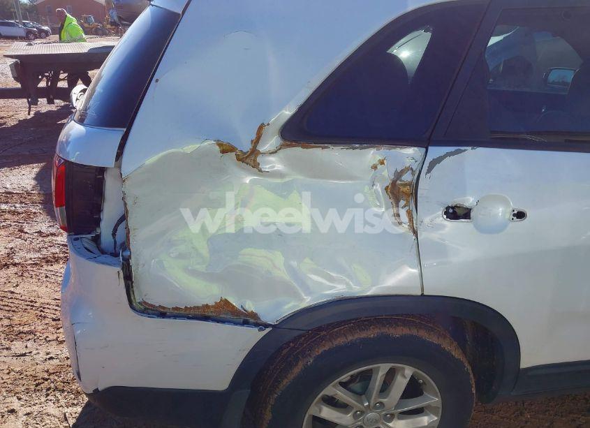 Photo 6 of 2015 Kia Sorento LX (VIN 5XYKT3A66FG655626)