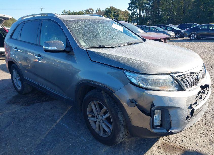 2015 Kia Sorento LX (VIN 5XYKT3A66FG658767) main photo
