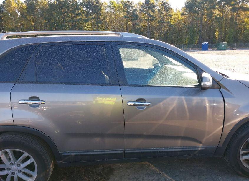 Photo 12 of 2015 Kia Sorento LX (VIN 5XYKT3A66FG658767)