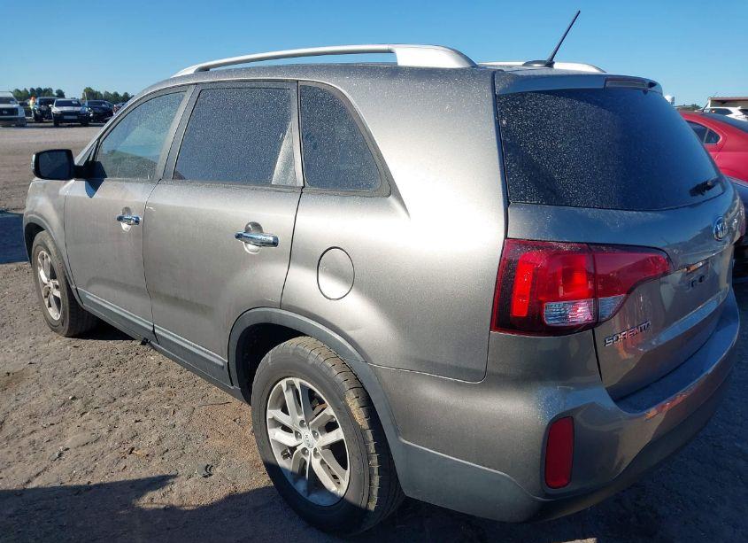 Photo 3 of 2015 Kia Sorento LX (VIN 5XYKT3A66FG658767)