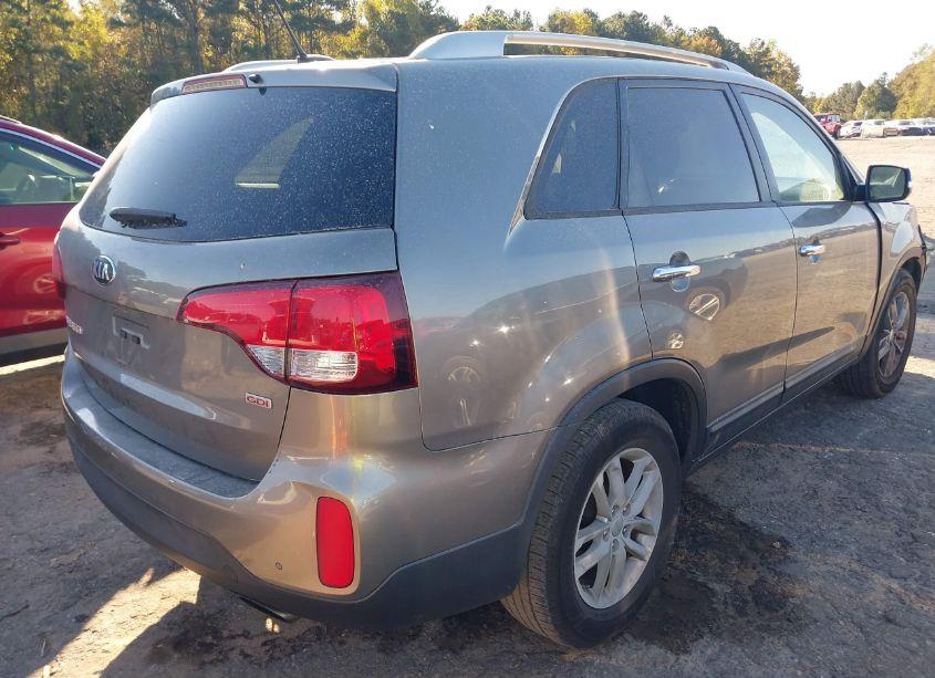 Photo 4 of 2015 Kia Sorento LX (VIN 5XYKT3A66FG658767)