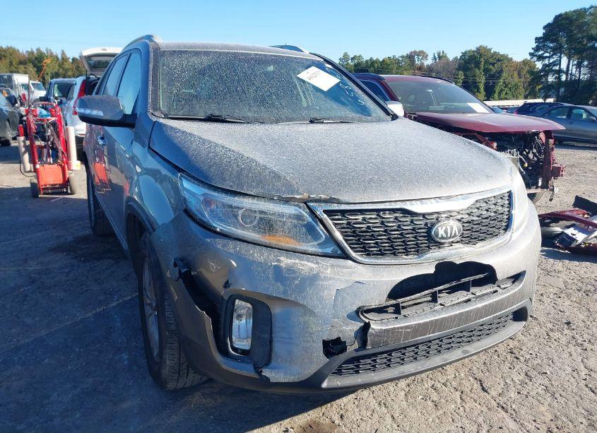 Photo 6 of 2015 Kia Sorento LX (VIN 5XYKT3A66FG658767)