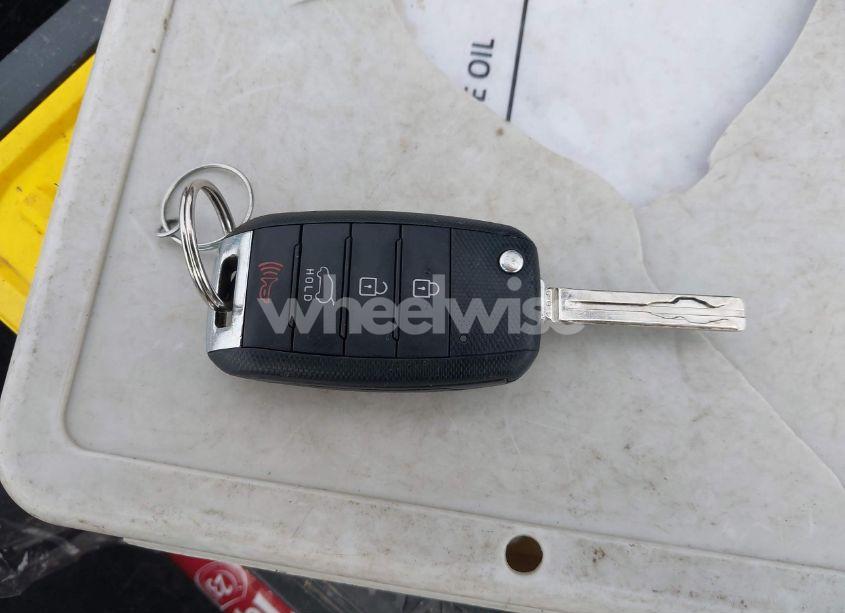 Photo 11 of 2015 Kia Sorento LX (VIN 5XYKT3A66FG661717)