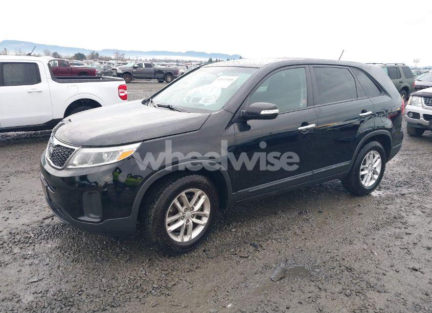 Photo 2 of 2015 Kia Sorento LX (VIN 5XYKT3A66FG661717)