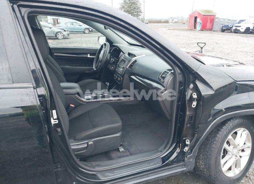 Photo 5 of 2015 Kia Sorento LX (VIN 5XYKT3A66FG661717)