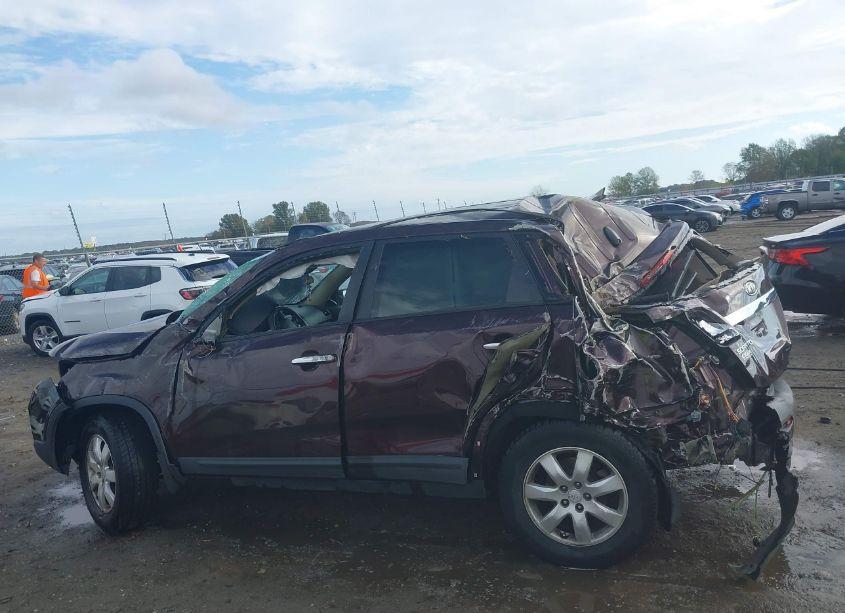 Photo 13 of 2012 Kia Sorento LX (VIN 5XYKT3A67CG188504)