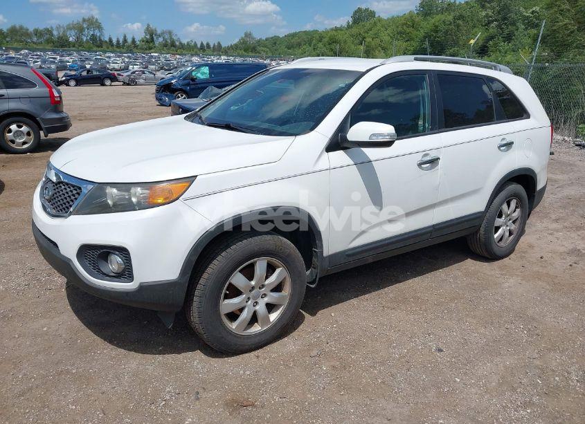 Photo 2 of 2012 Kia Sorento LX (VIN 5XYKT3A67CG212476)