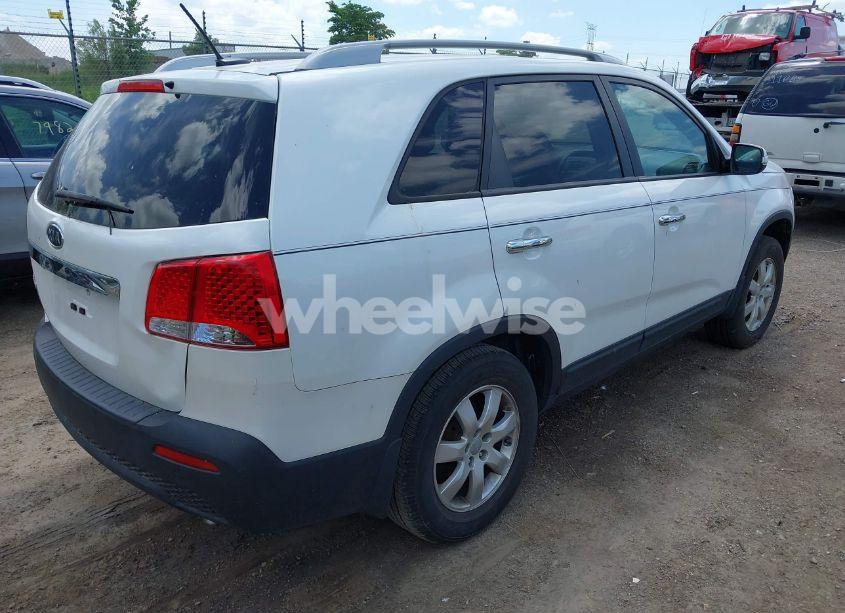 Photo 4 of 2012 Kia Sorento LX (VIN 5XYKT3A67CG212476)