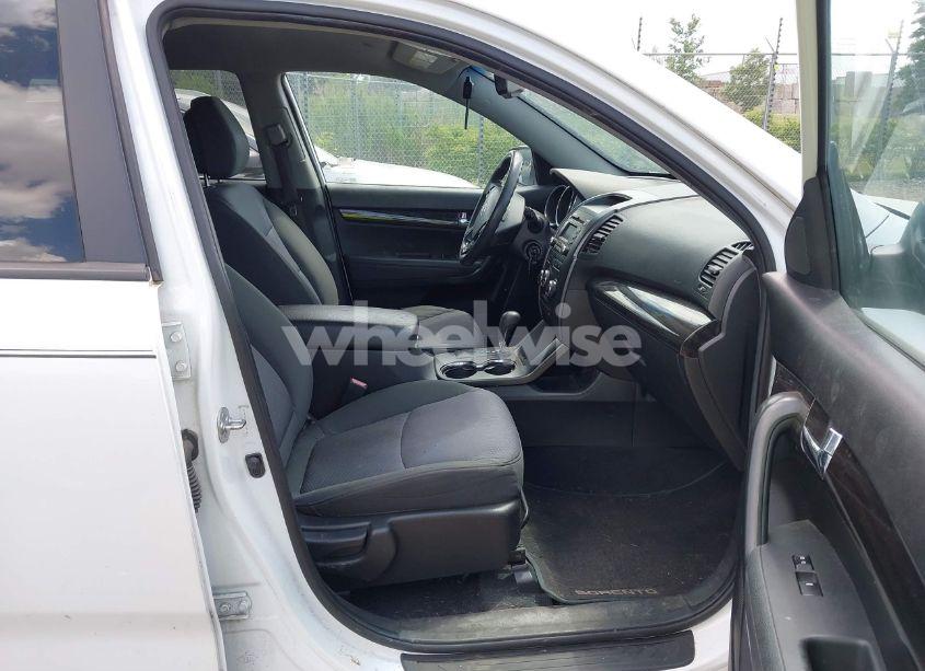 Photo 5 of 2012 Kia Sorento LX (VIN 5XYKT3A67CG212476)