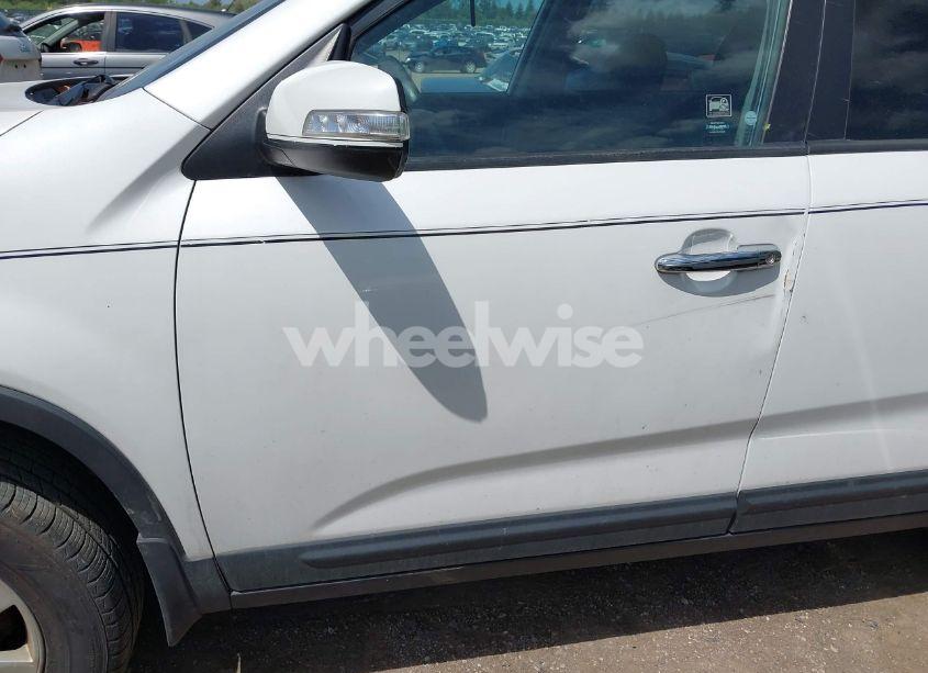 Photo 6 of 2012 Kia Sorento LX (VIN 5XYKT3A67CG212476)