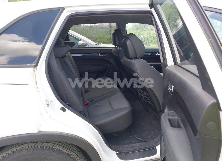 Photo 8 of 2012 Kia Sorento LX (VIN 5XYKT3A67CG212476)