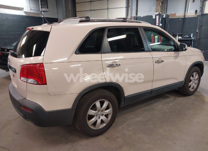 Photo 4 of 2012 Kia Sorento LX (VIN 5XYKT3A67CG228788)
