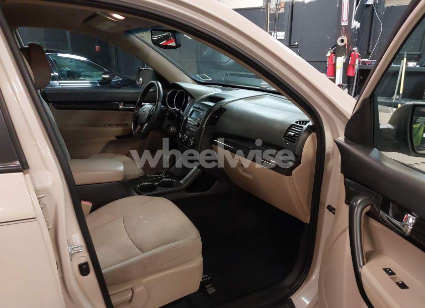 Photo 5 of 2012 Kia Sorento LX (VIN 5XYKT3A67CG228788)