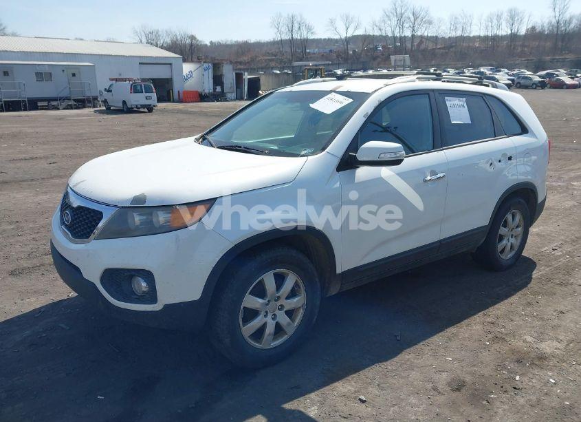 Photo 2 of 2012 Kia Sorento LX (VIN 5XYKT3A67CG230024)