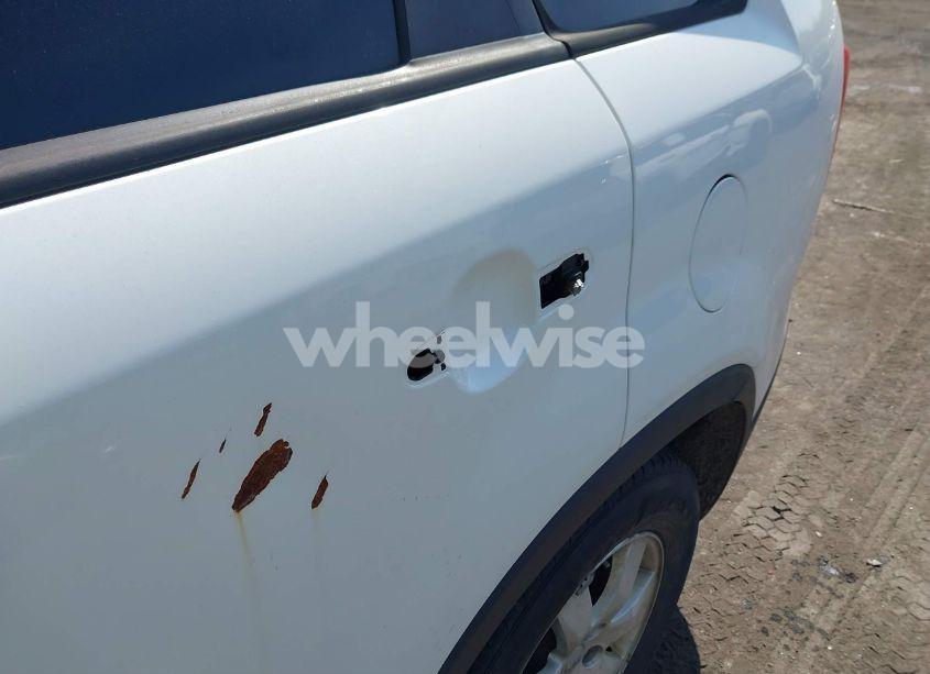 Photo 6 of 2012 Kia Sorento LX (VIN 5XYKT3A67CG230024)