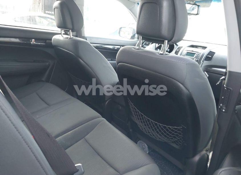 Photo 8 of 2012 Kia Sorento LX (VIN 5XYKT3A67CG230671)