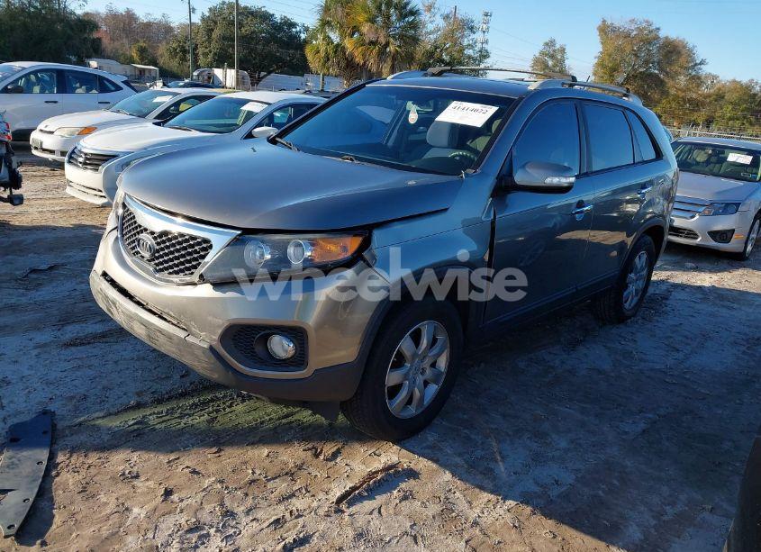 Photo 2 of 2012 Kia Sorento LX (VIN 5XYKT3A67CG260463)