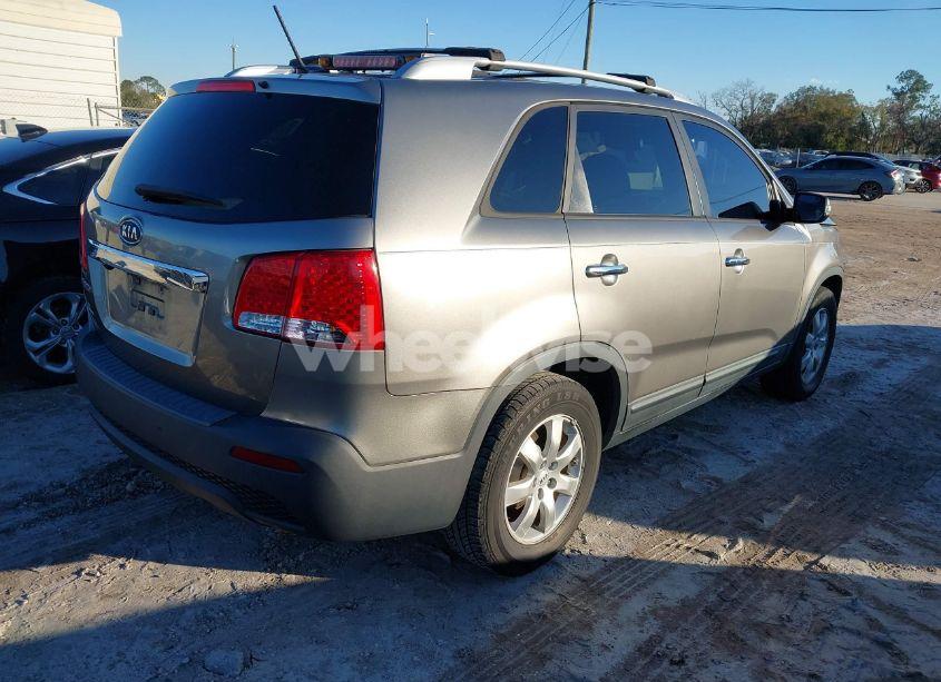 Photo 4 of 2012 Kia Sorento LX (VIN 5XYKT3A67CG260463)