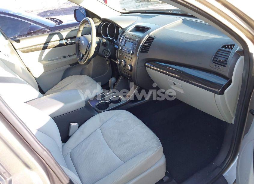 Photo 5 of 2012 Kia Sorento LX (VIN 5XYKT3A67CG260463)