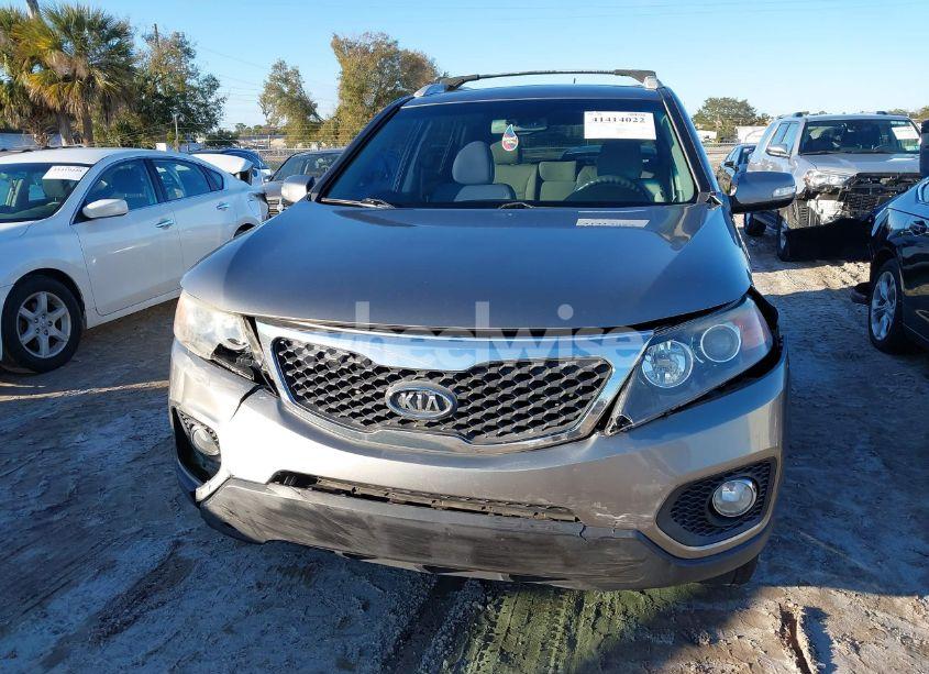 Photo 6 of 2012 Kia Sorento LX (VIN 5XYKT3A67CG260463)