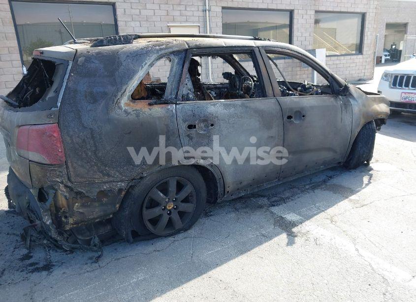 Photo 4 of 2012 Kia Sorento LX (VIN 5XYKT3A67CG280471)