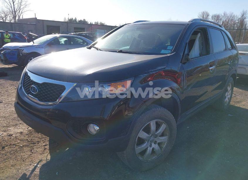 Photo 2 of 2012 Kia Sorento LX (VIN 5XYKT3A67CG290871)
