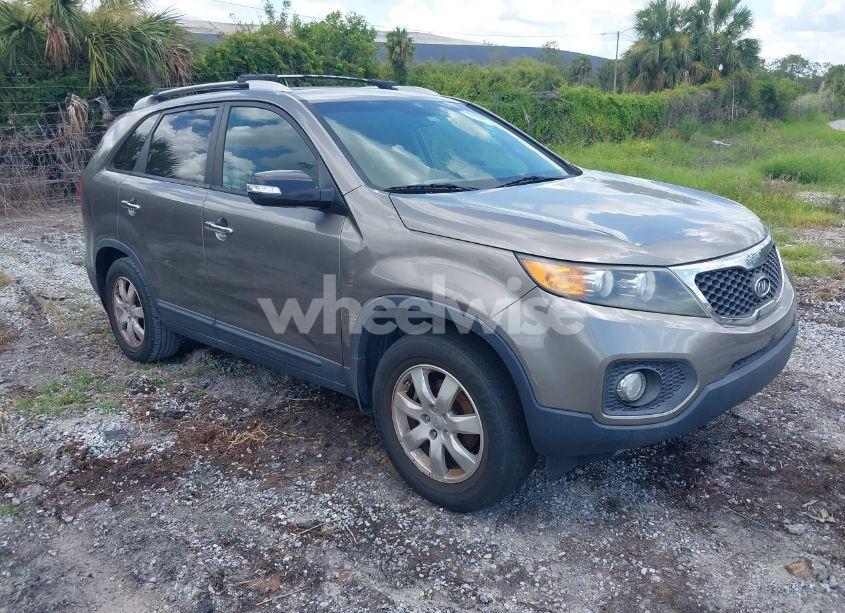 2013 Kia Sorento LX (VIN 5XYKT3A67DG337138) main photo